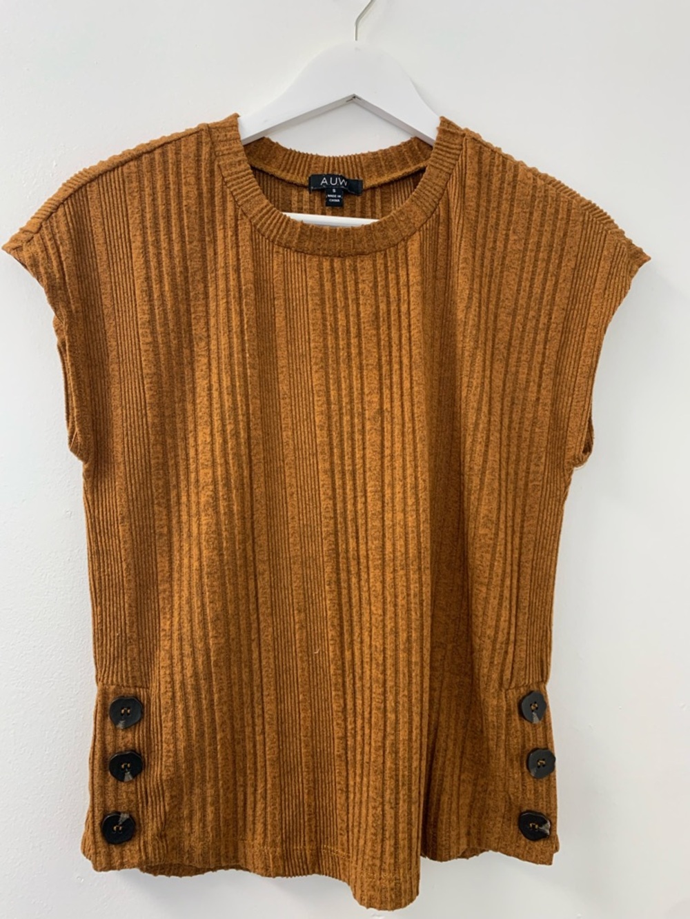 AUW Ribbed Cap-Sleeve Knit Top in Rust